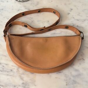 Elegant Lyons Leather Tan Leather Crossbody Bag